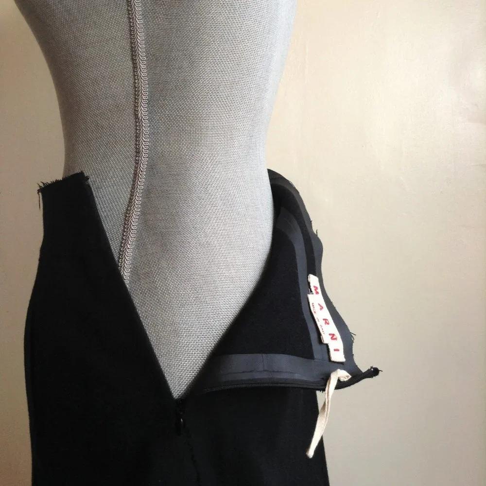 Marni Black Wool Raw Edge Tulip Mini Skirt Italy IT 40 US 2 4 High Waist Pencil